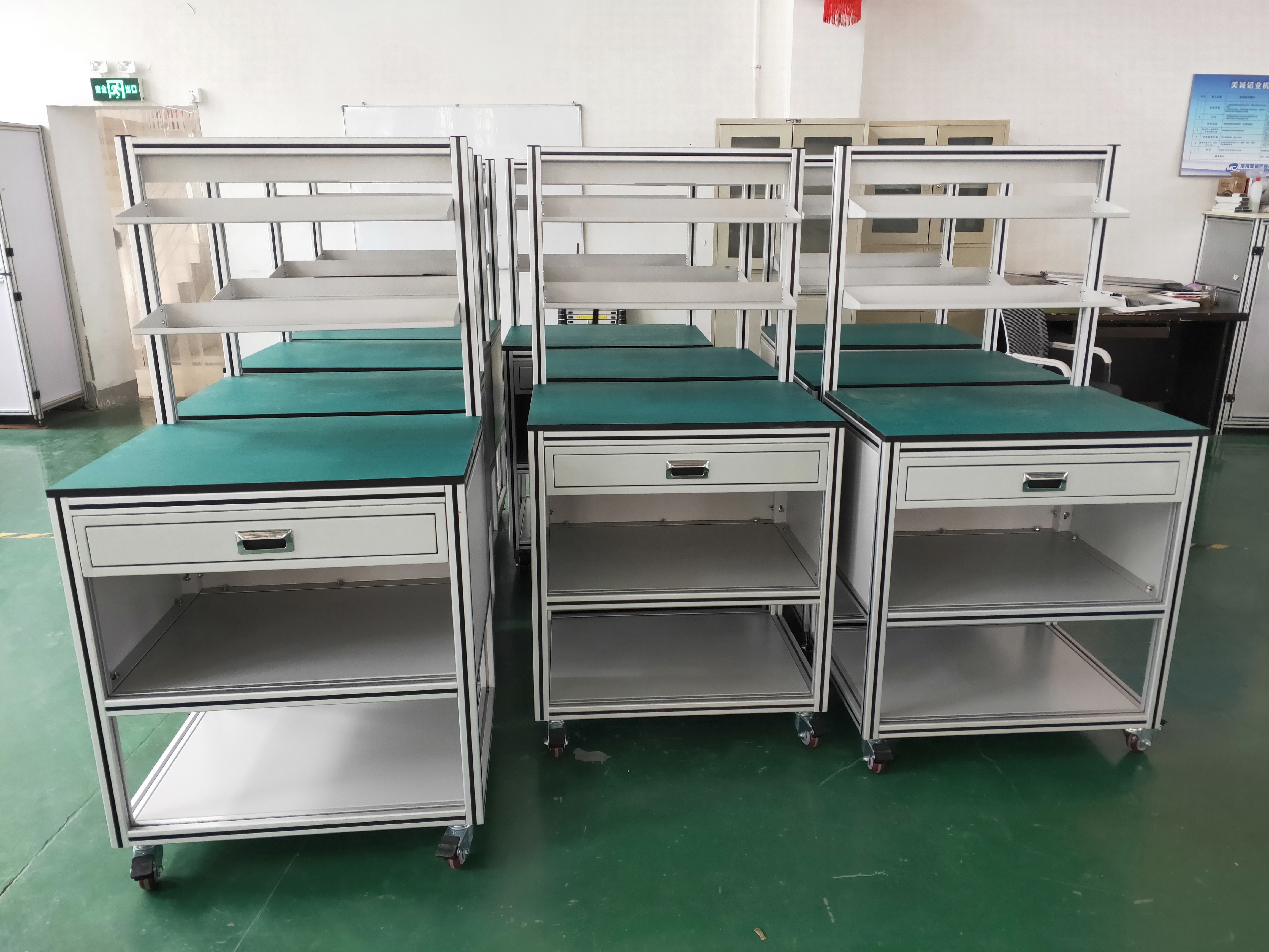 有多少?gòu)S家可以制作出防靜電操作臺(tái)？